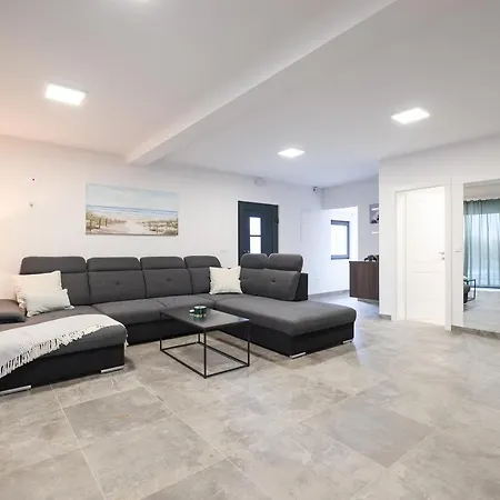 Luxury Marko Vir