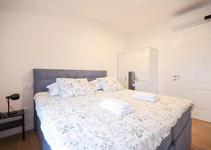 Luxury Marko Vila Vir
