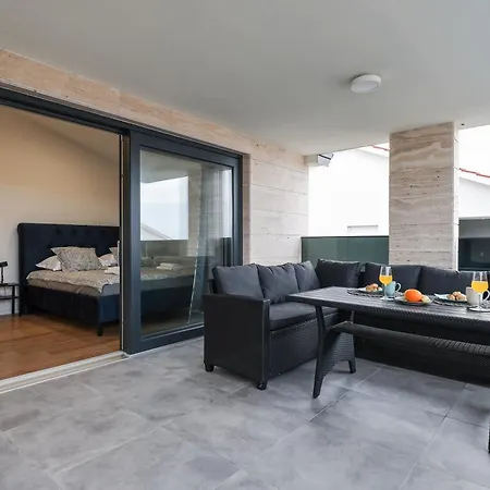 Luxury Marko Vir